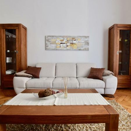 Luxury Apartment By Hi5 - Havas Street Budapest Bagian luar foto